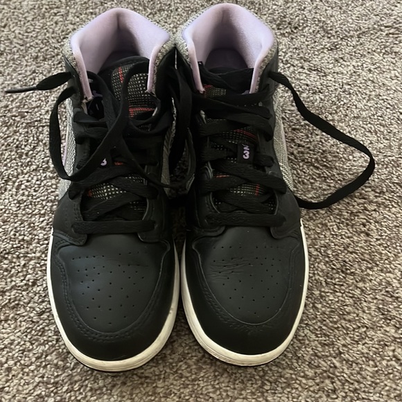 Woman’s jordans - Picture 2 of 8